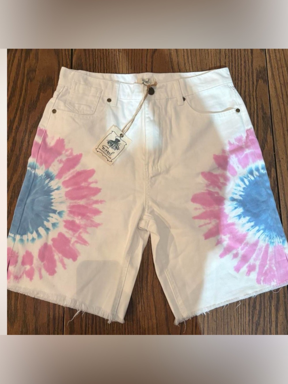 🩷🤍🩵NWT EASEL Los Angeles size L Tie-Dye Denim Shorts with Pink & Blue Sunbursts